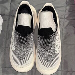 Hoka One One Black and White Sneakers u restore tc size 12 brandnew damaged box